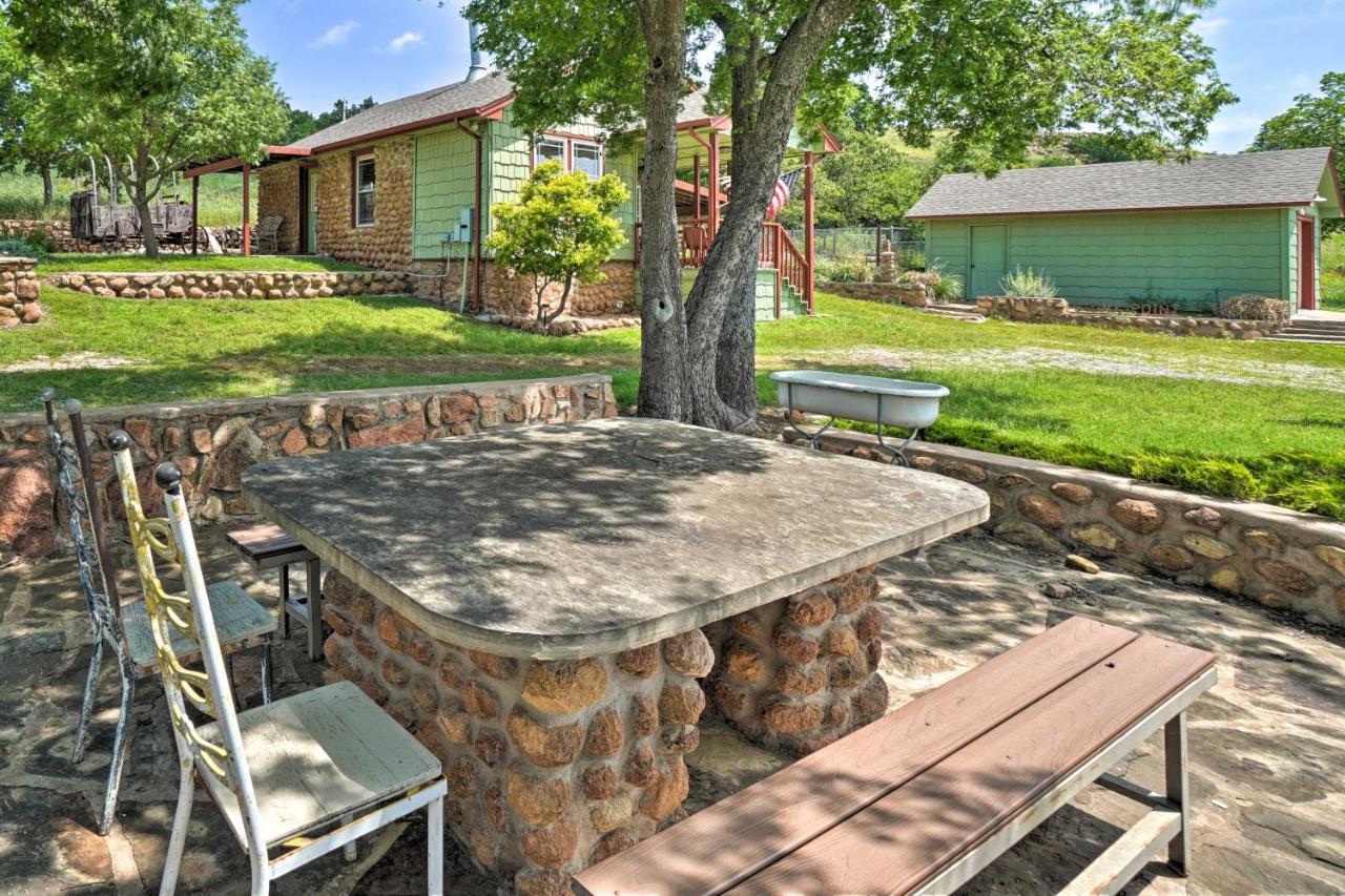 Enchanting Hilltop Cottage In Medicine Park! Exterior foto
