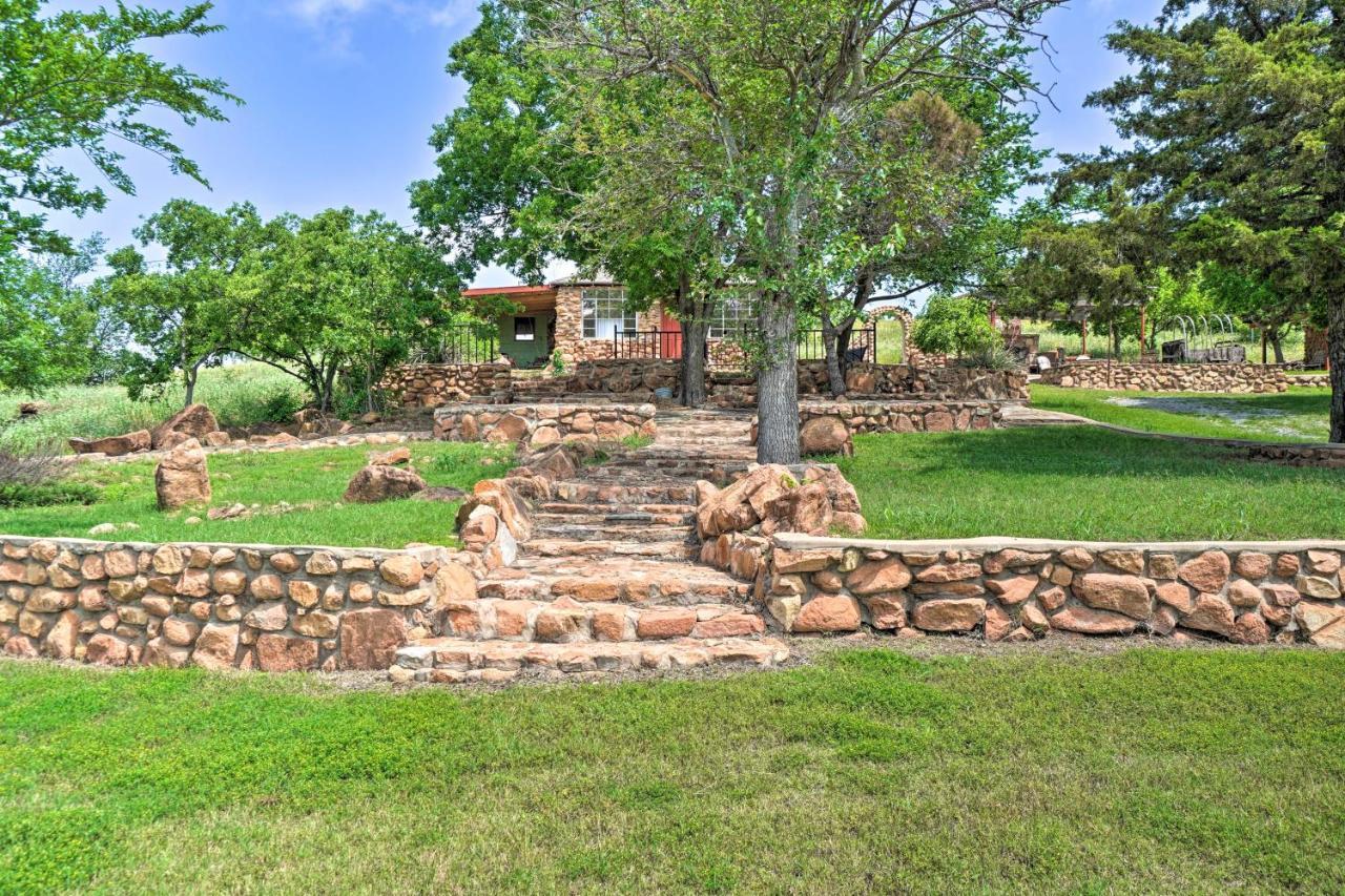 Enchanting Hilltop Cottage In Medicine Park! Exterior foto